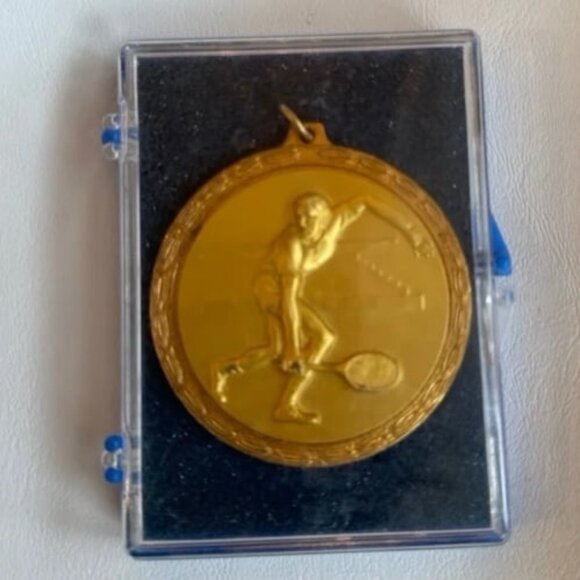 Vintage Gold Tennis Medal Trophy Gift Tournament Winner LIKE NEW - Picture 2 of 3